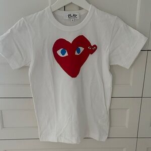 Comme des Garcons PLAY unisex White Tee with Red Heart. Size Small.